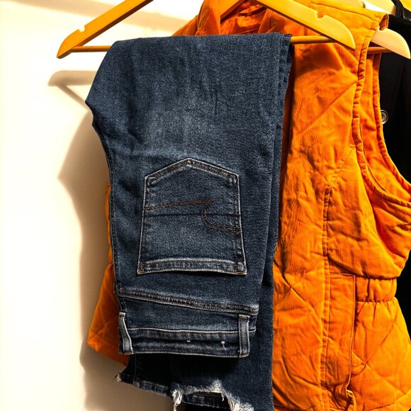 American Eagle Mom Jeans | Dark Wash Distressed | Size 6 | VGUC - Picture 2 of 9